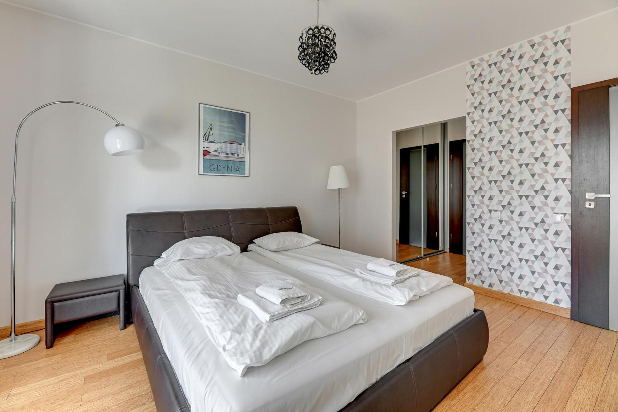 Waterlane Riverside - Spa, Pool, Gym & Parking By Downtown Apartments غدانسك المظهر الخارجي الصورة