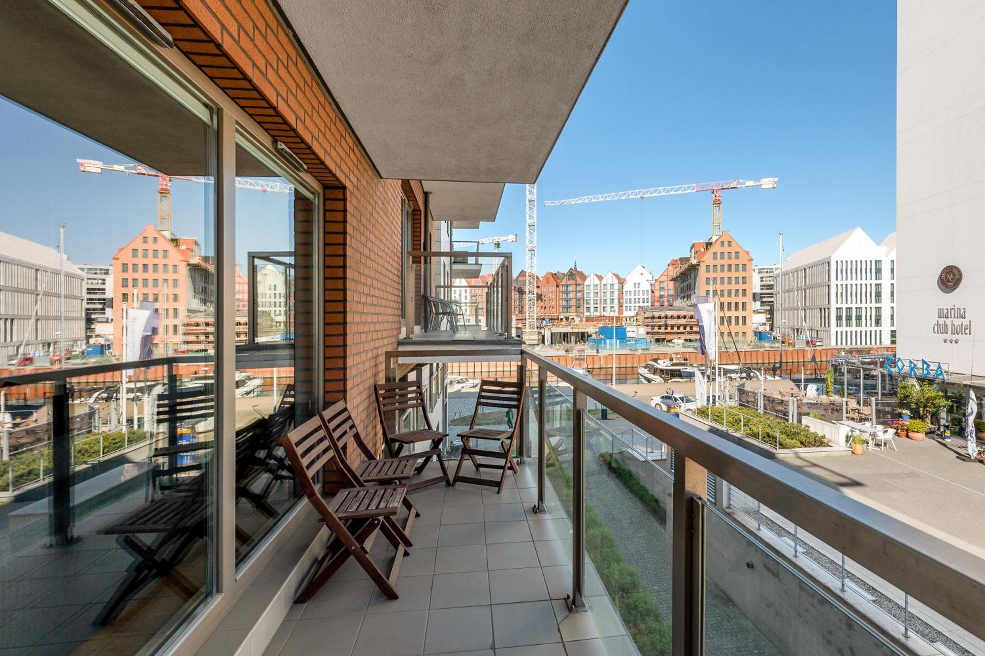 Waterlane Riverside - Spa, Pool, Gym & Parking By Downtown Apartments غدانسك الغرفة الصورة