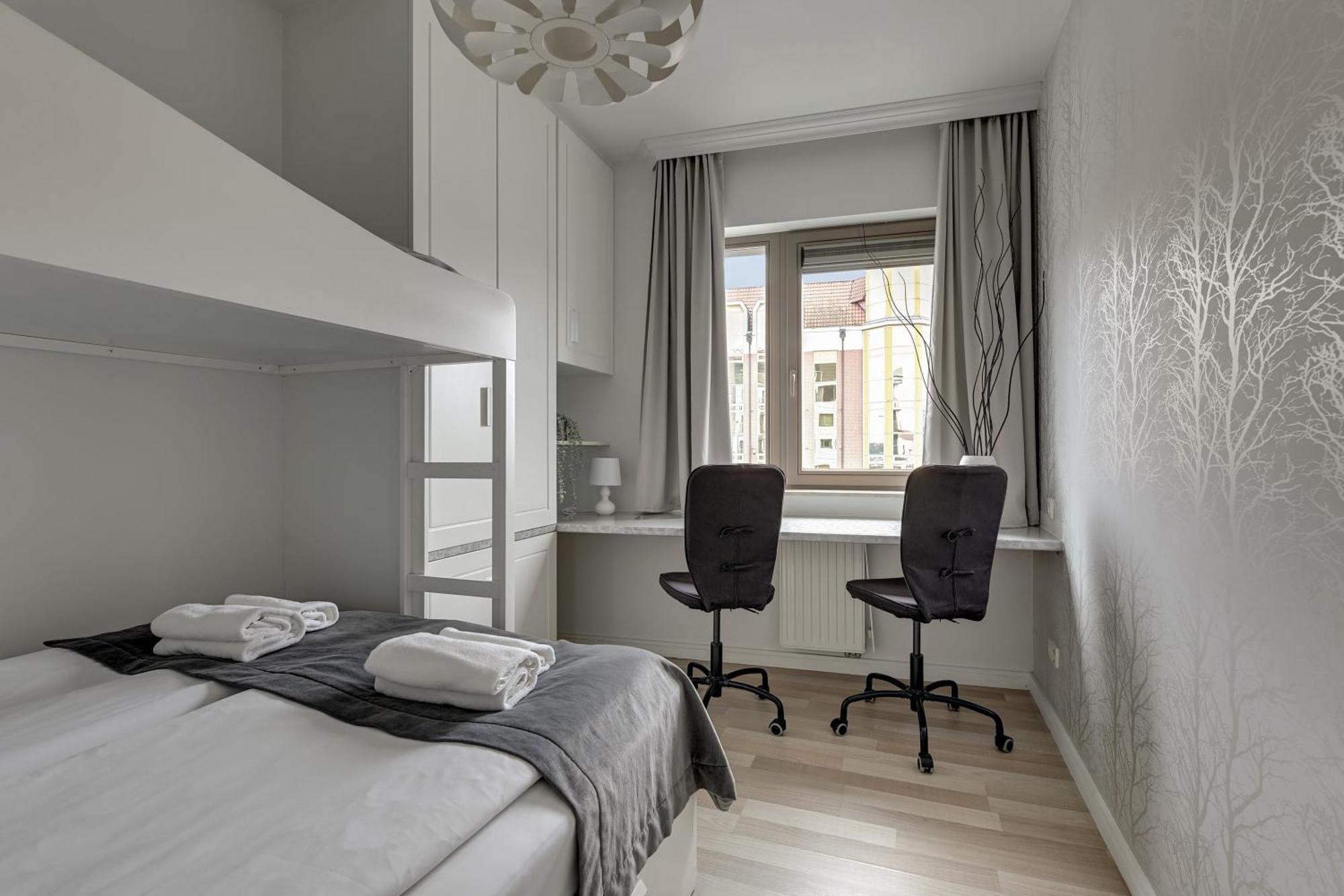 Waterlane Riverside - Spa, Pool, Gym & Parking By Downtown Apartments غدانسك الغرفة الصورة