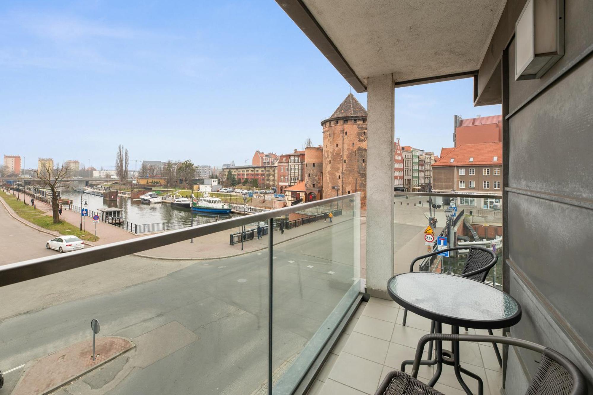 Waterlane Riverside - Spa, Pool, Gym & Parking By Downtown Apartments غدانسك الغرفة الصورة