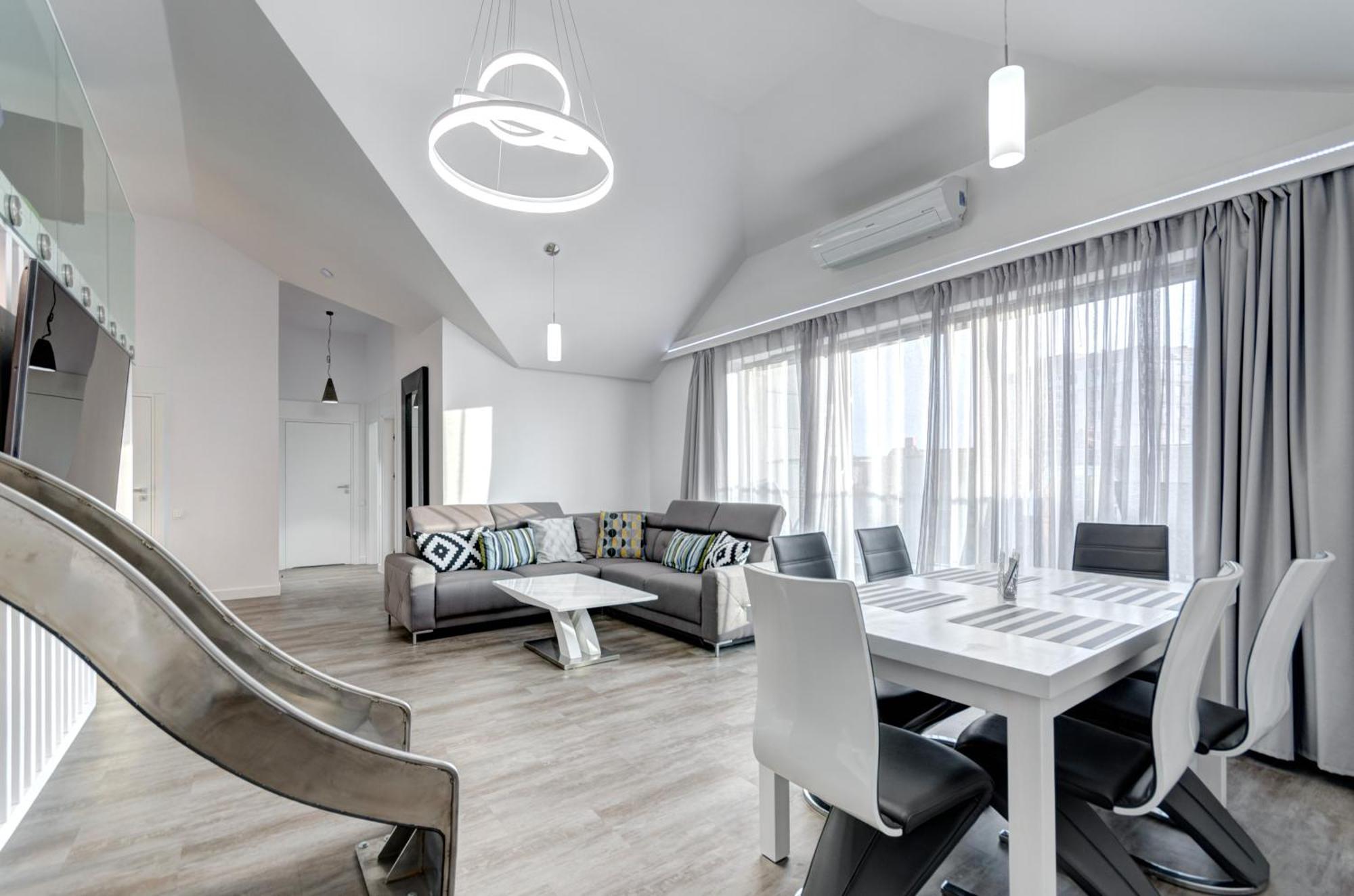 Waterlane Riverside - Spa, Pool, Gym & Parking By Downtown Apartments غدانسك الغرفة الصورة