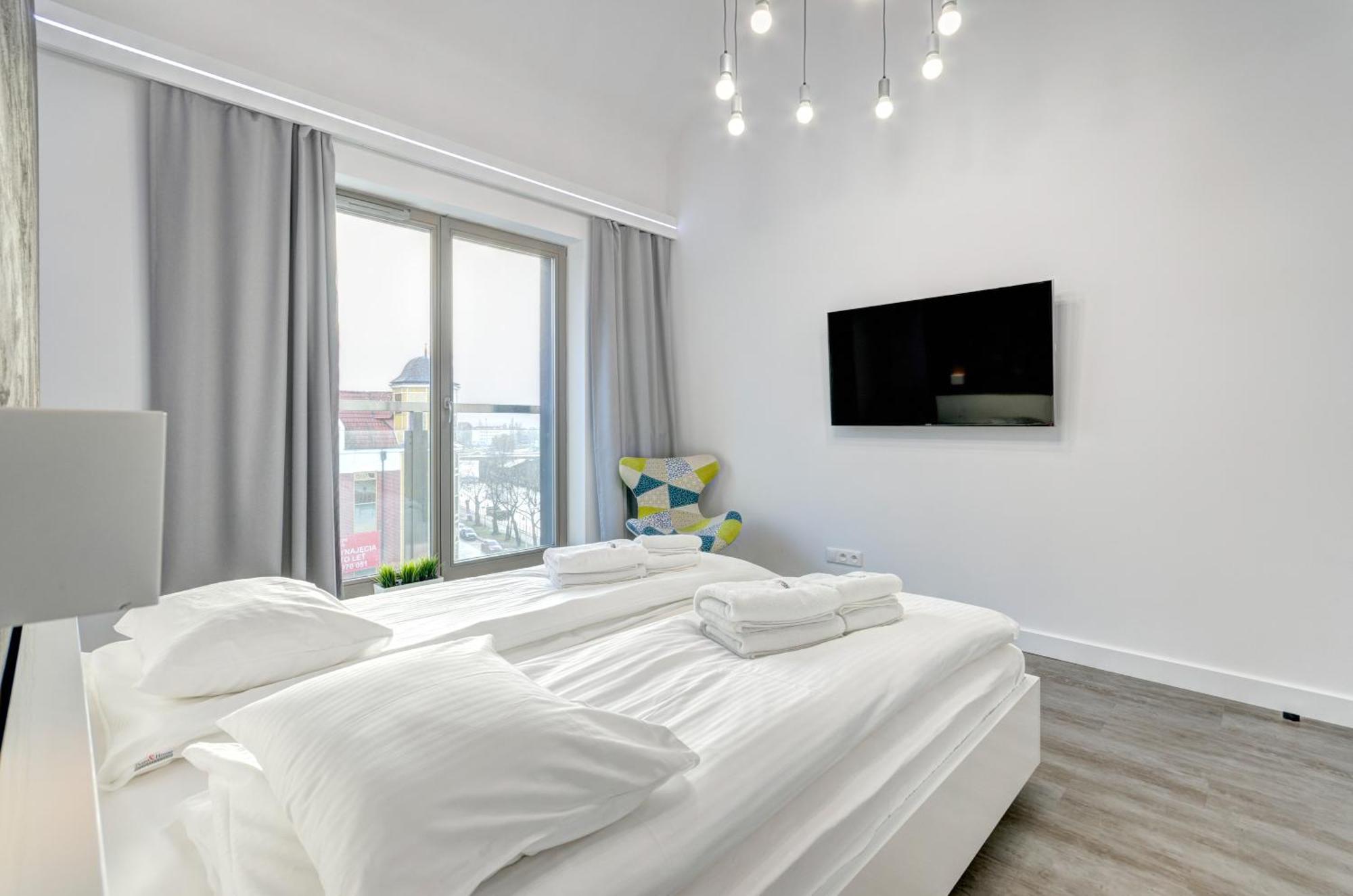 Waterlane Riverside - Spa, Pool, Gym & Parking By Downtown Apartments غدانسك الغرفة الصورة