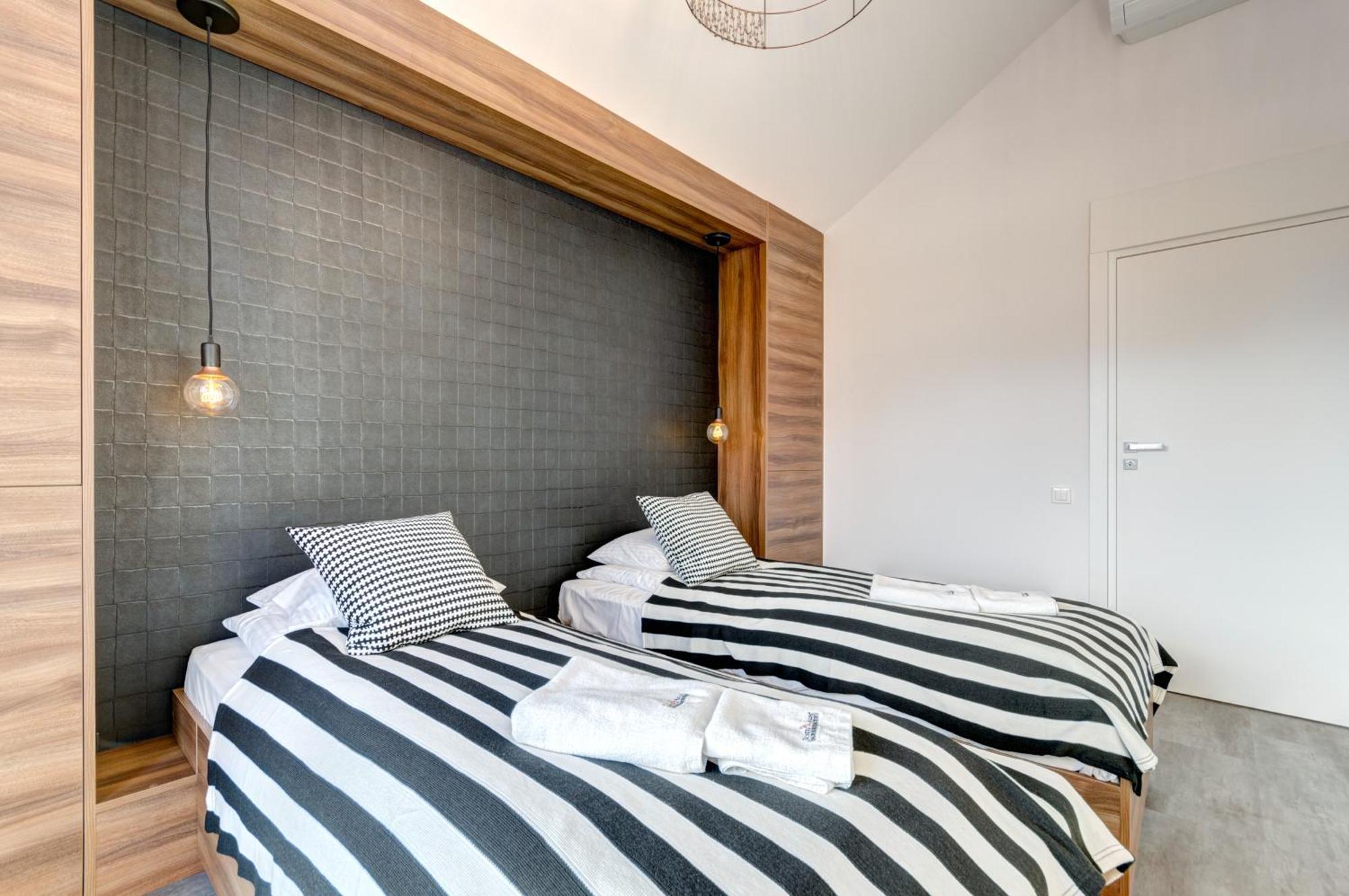 Waterlane Riverside - Spa, Pool, Gym & Parking By Downtown Apartments غدانسك الغرفة الصورة