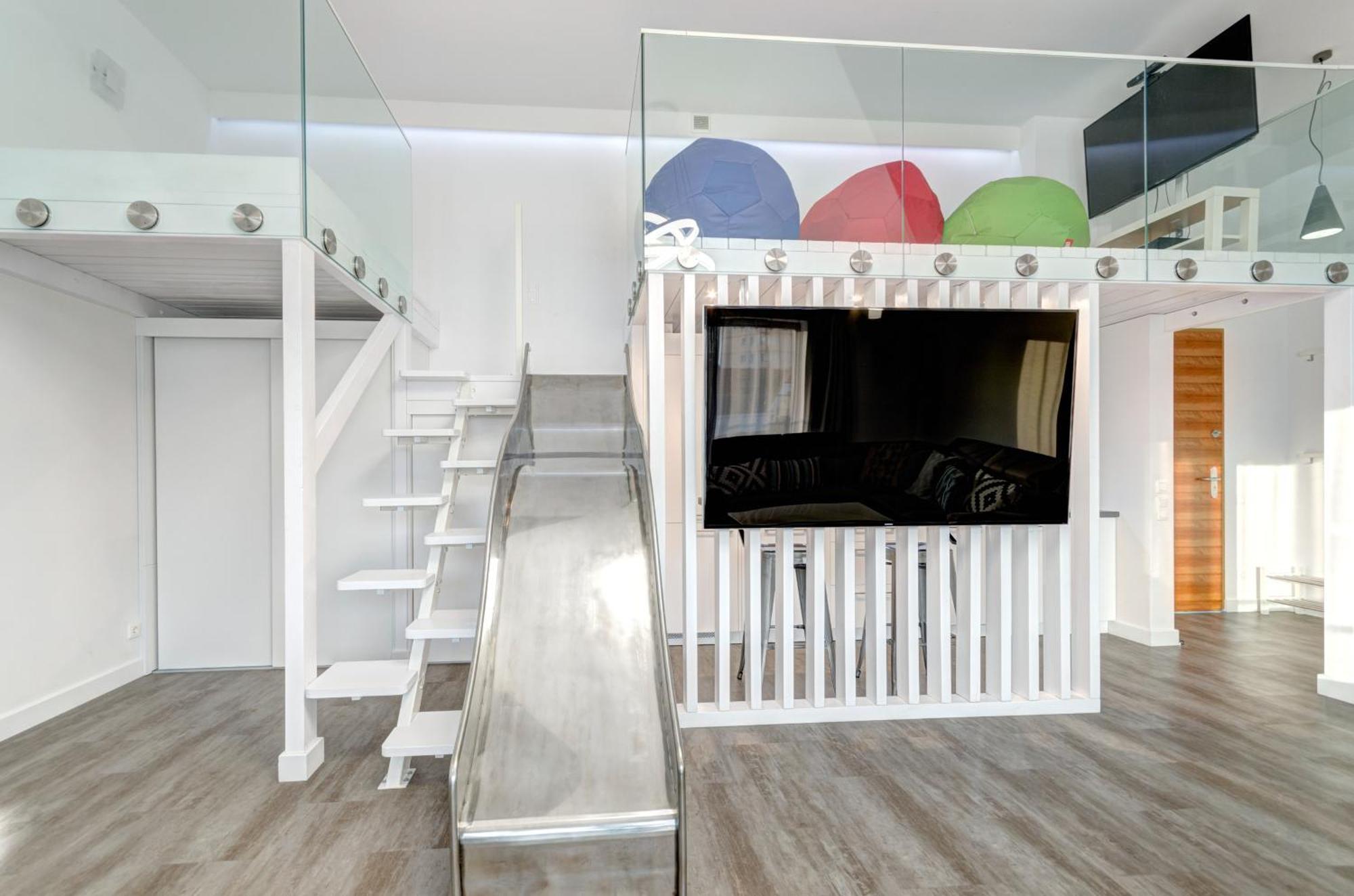 Waterlane Riverside - Spa, Pool, Gym & Parking By Downtown Apartments غدانسك الغرفة الصورة