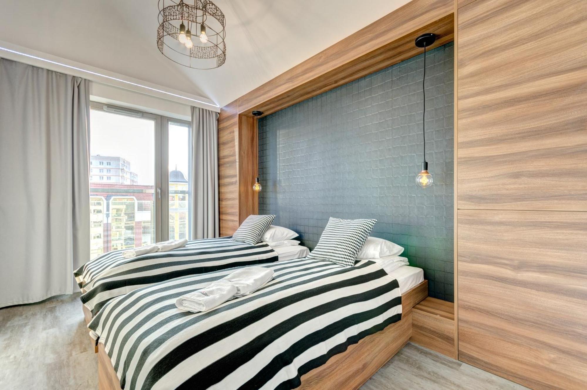 Waterlane Riverside - Spa, Pool, Gym & Parking By Downtown Apartments غدانسك الغرفة الصورة