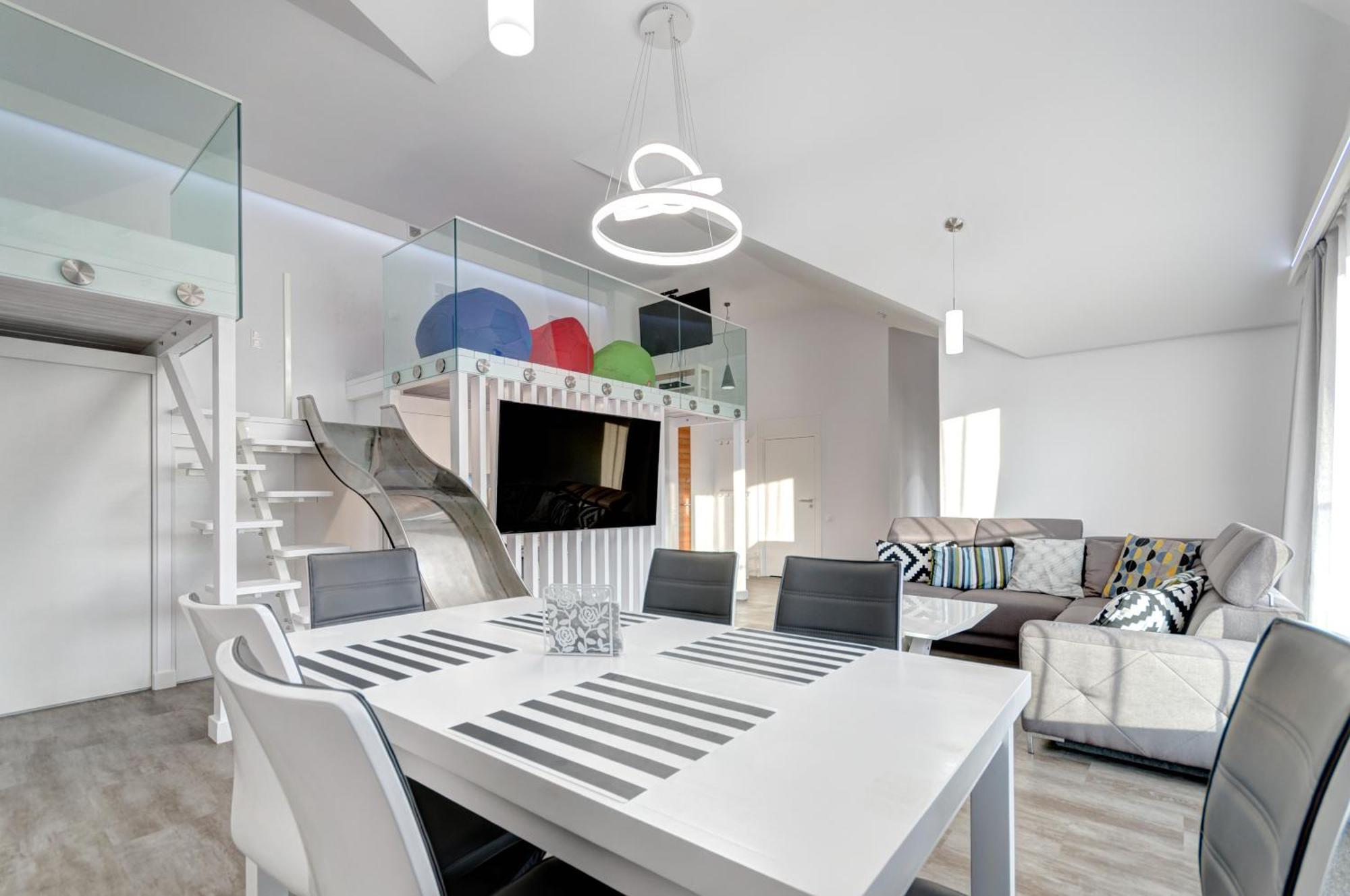 Waterlane Riverside - Spa, Pool, Gym & Parking By Downtown Apartments غدانسك الغرفة الصورة