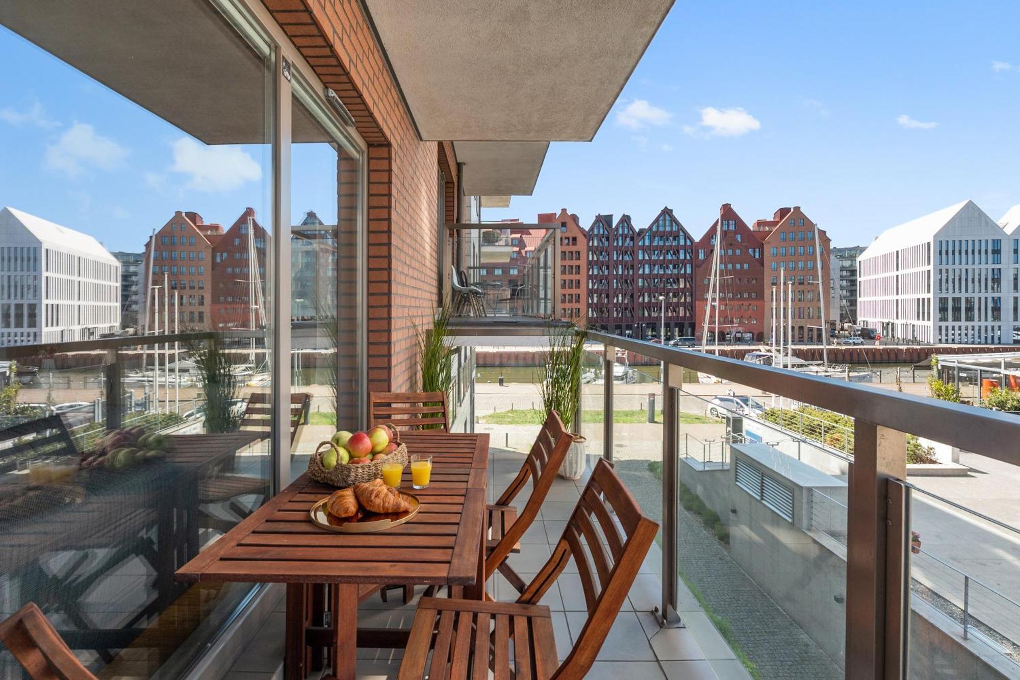 Waterlane Riverside - Spa, Pool, Gym & Parking By Downtown Apartments غدانسك المظهر الخارجي الصورة