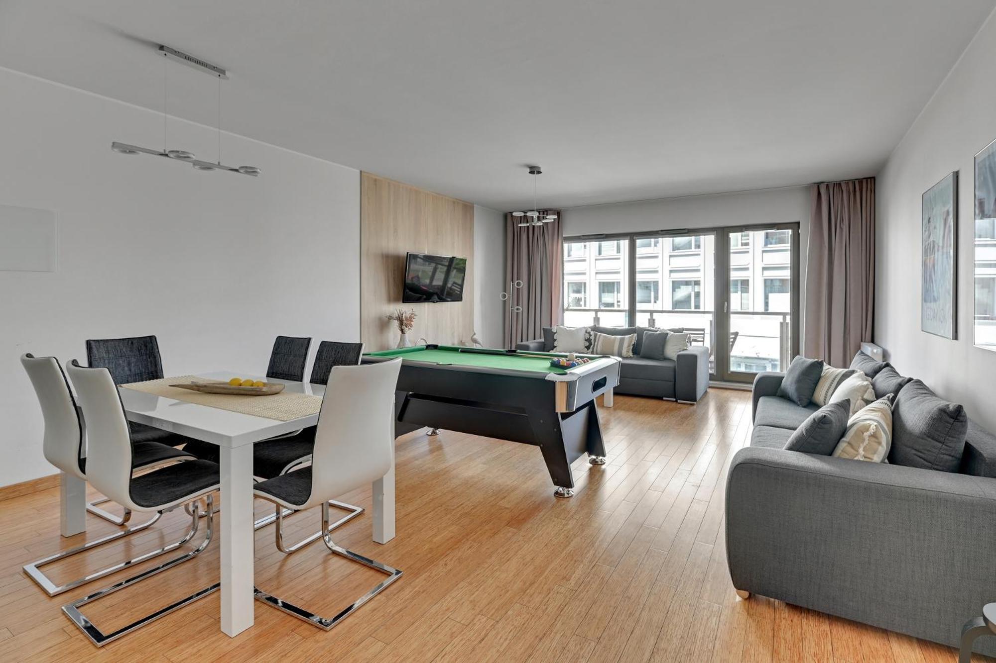 Waterlane Riverside - Spa, Pool, Gym & Parking By Downtown Apartments غدانسك الغرفة الصورة