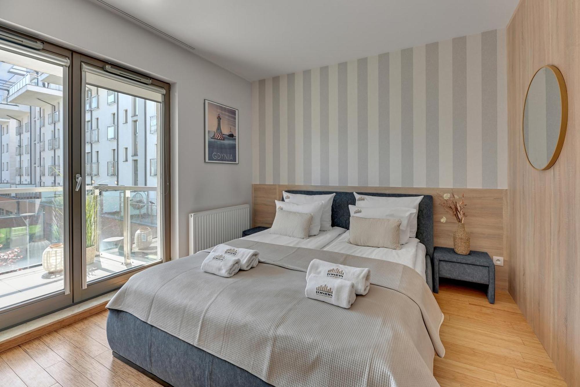 Waterlane Riverside - Spa, Pool, Gym & Parking By Downtown Apartments غدانسك المظهر الخارجي الصورة